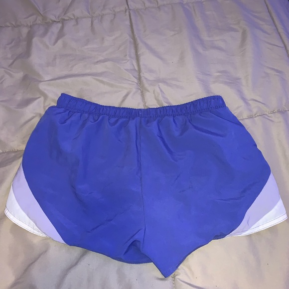 Old navy shorts - Picture 2 of 4